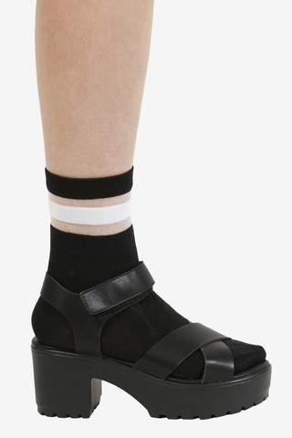 Floating Stripe Mesh Sock